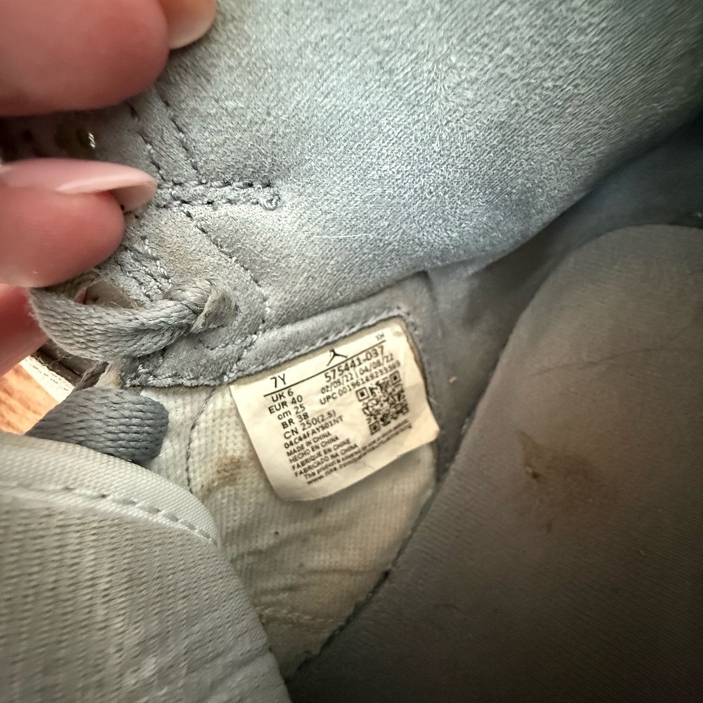 Nike Air Grey and White sneakers - Picture 3 of 3